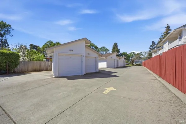 $1,290,000 | 15801 Wardlaw Street, Unit 1, Middletown, CA 95461