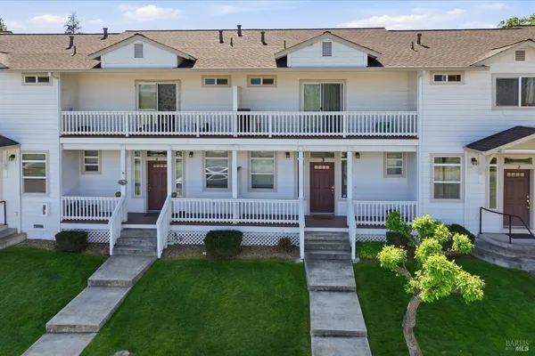 $1,290,000 | 15801 Wardlaw Street, Unit 1, Middletown, CA 95461