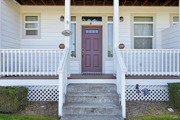 $1,290,000 | 15801 Wardlaw Street, Unit 1, Middletown, CA 95461