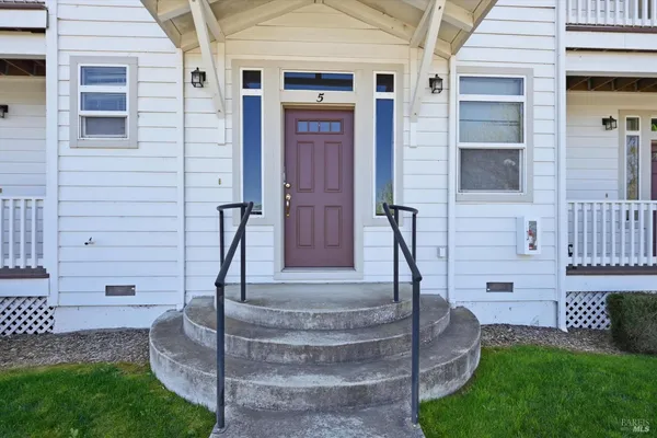 $1,290,000 | 15801 Wardlaw Street, Unit 1, Middletown, CA 95461