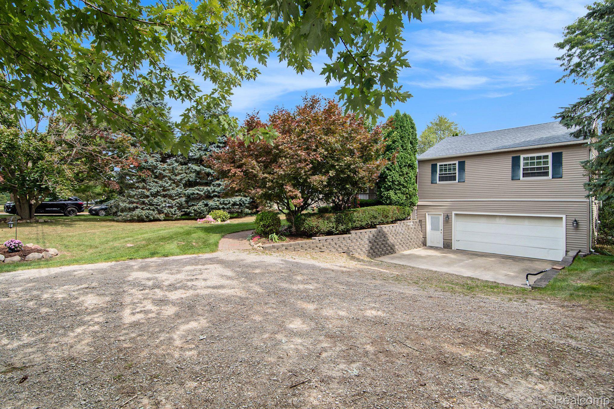 11432 Crosby Road Fenton, MI 48430 - Photo 4 of 28 Gallery Image 4