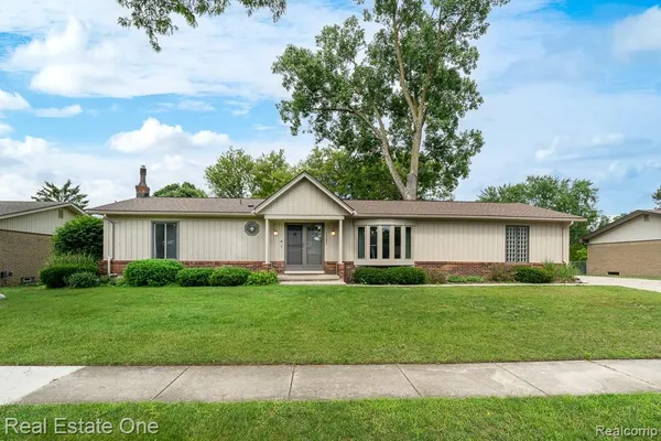 $365,000 | 53081 Scenic Drive, Utica, MI 48316