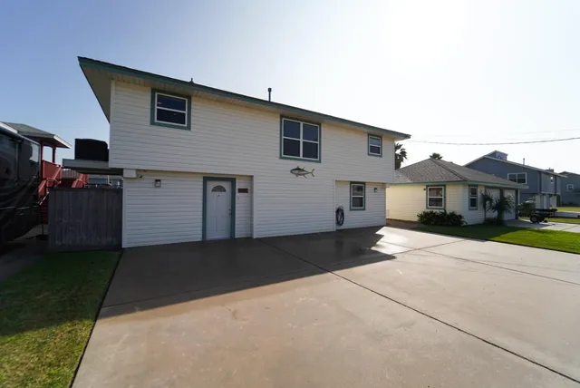 $589,000 | 557 Pompano Street, Hitchcock, TX 77563