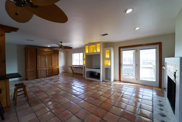 $589,000 | 557 Pompano Street, Hitchcock, TX 77563