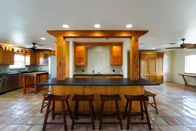 $589,000 | 557 Pompano Street, Hitchcock, TX 77563