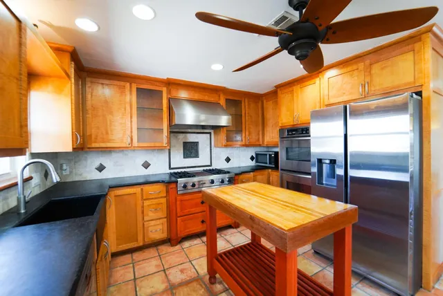 $589,000 | 557 Pompano Street, Hitchcock, TX 77563