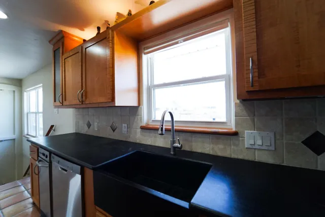 $589,000 | 557 Pompano Street, Hitchcock, TX 77563