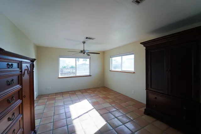 $589,000 | 557 Pompano Street, Hitchcock, TX 77563