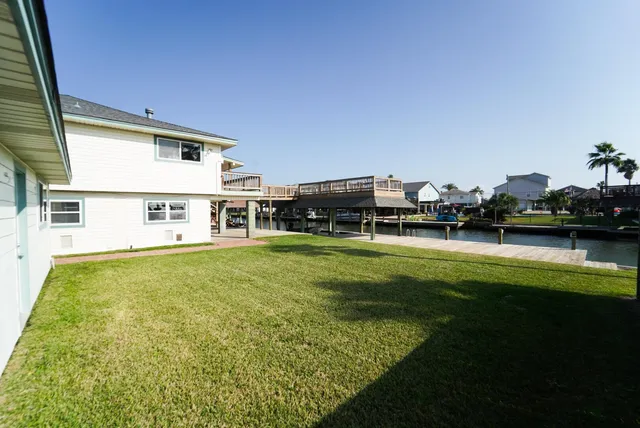 $589,000 | 557 Pompano Street, Hitchcock, TX 77563