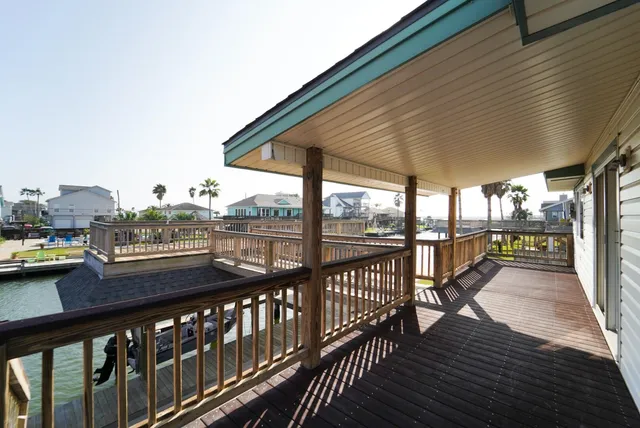 $589,000 | 557 Pompano Street, Hitchcock, TX 77563