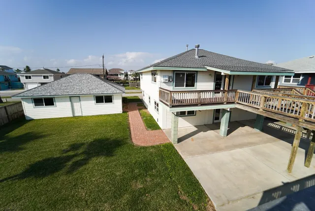 $589,000 | 557 Pompano Street, Hitchcock, TX 77563