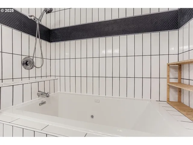 $525,000 | 3419 Southeast Kingsley Road, Milwaukie, OR 97267