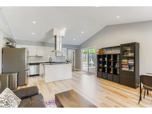 $525,000 | 3419 Southeast Kingsley Road, Milwaukie, OR 97267