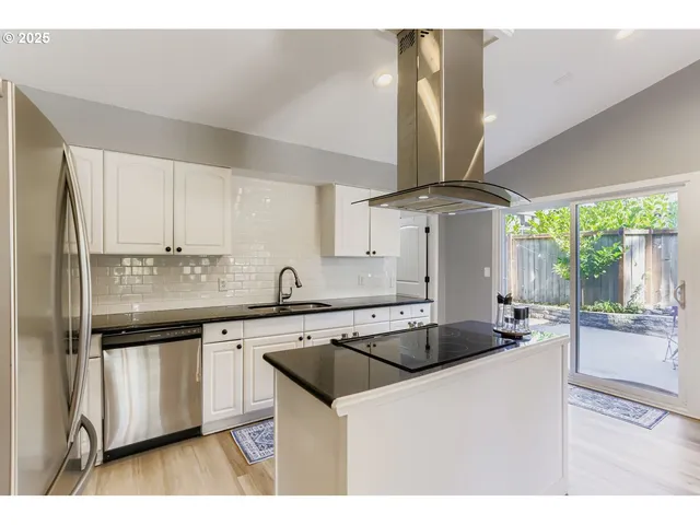 $525,000 | 3419 Southeast Kingsley Road, Milwaukie, OR 97267