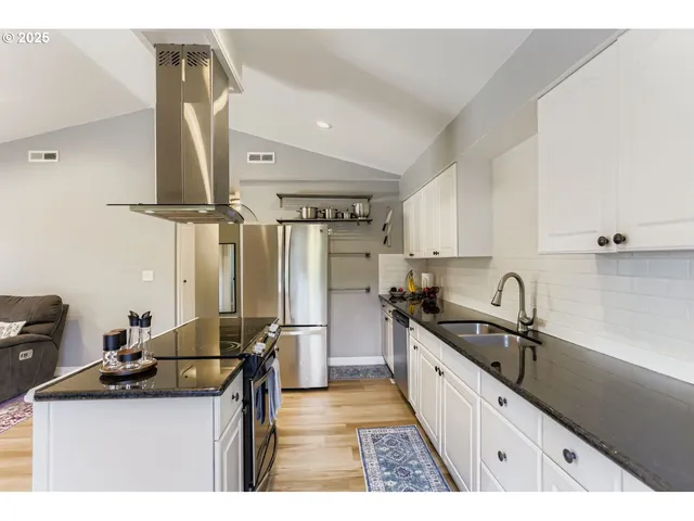 $525,000 | 3419 Southeast Kingsley Road, Milwaukie, OR 97267