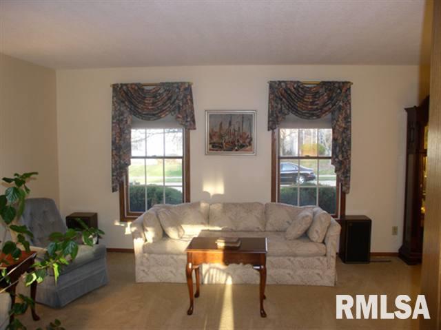 5008 Fox Ridge Road Bettendorf, IA 52722 - Photo 7 of 12 Gallery Image 7