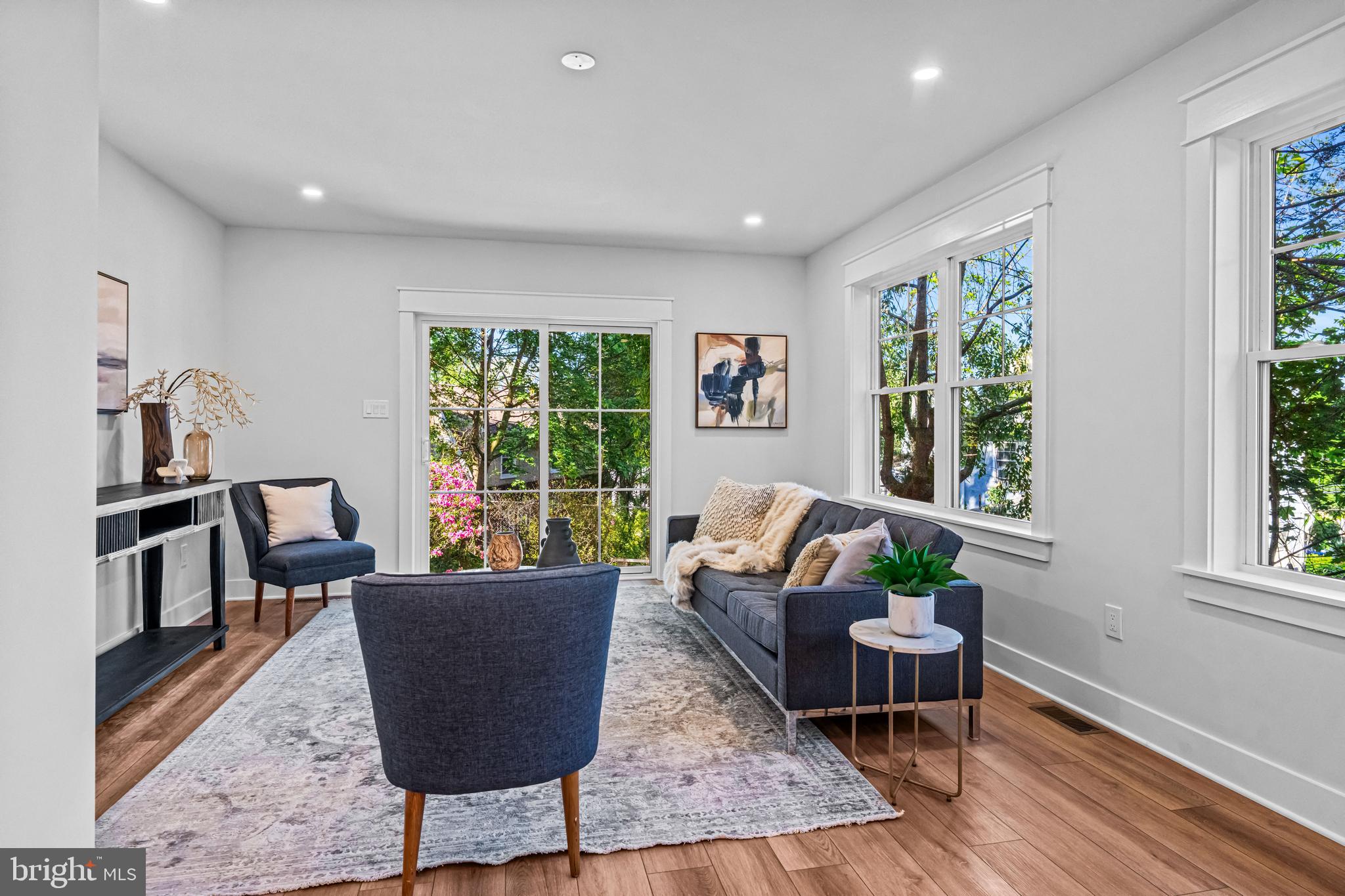 406 St Davids Avenue Wayne, PA 19087 - Photo 20 of 53 a living room with furniture and a window