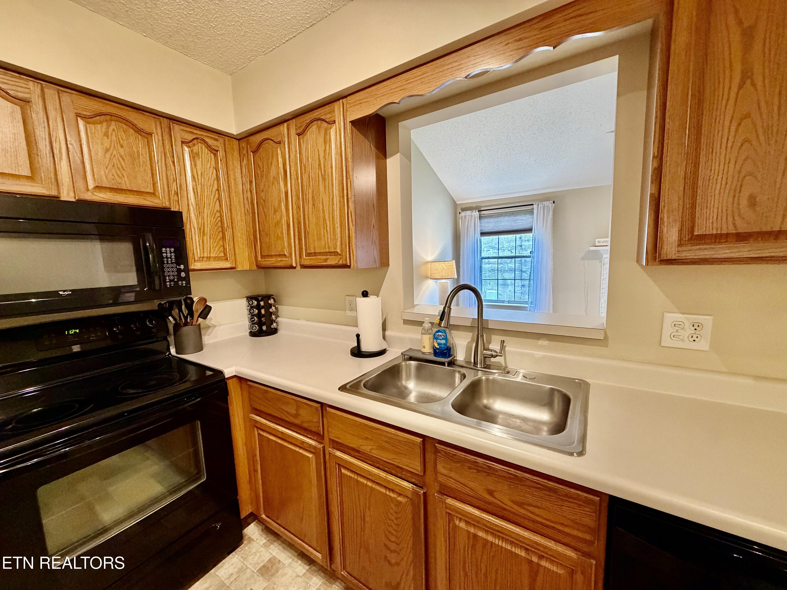8045 Stablegate Way Powell, TN 37849 - Photo 11 of 22 IMG_8542