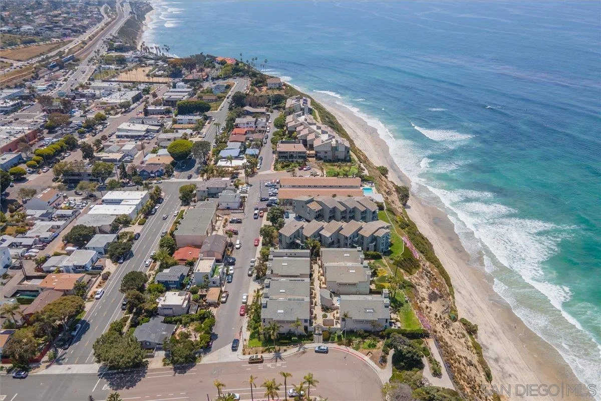 940 Sealane Drive, Unit 5 Encinitas, CA 92024 - Photo 41 of 48 view of a city