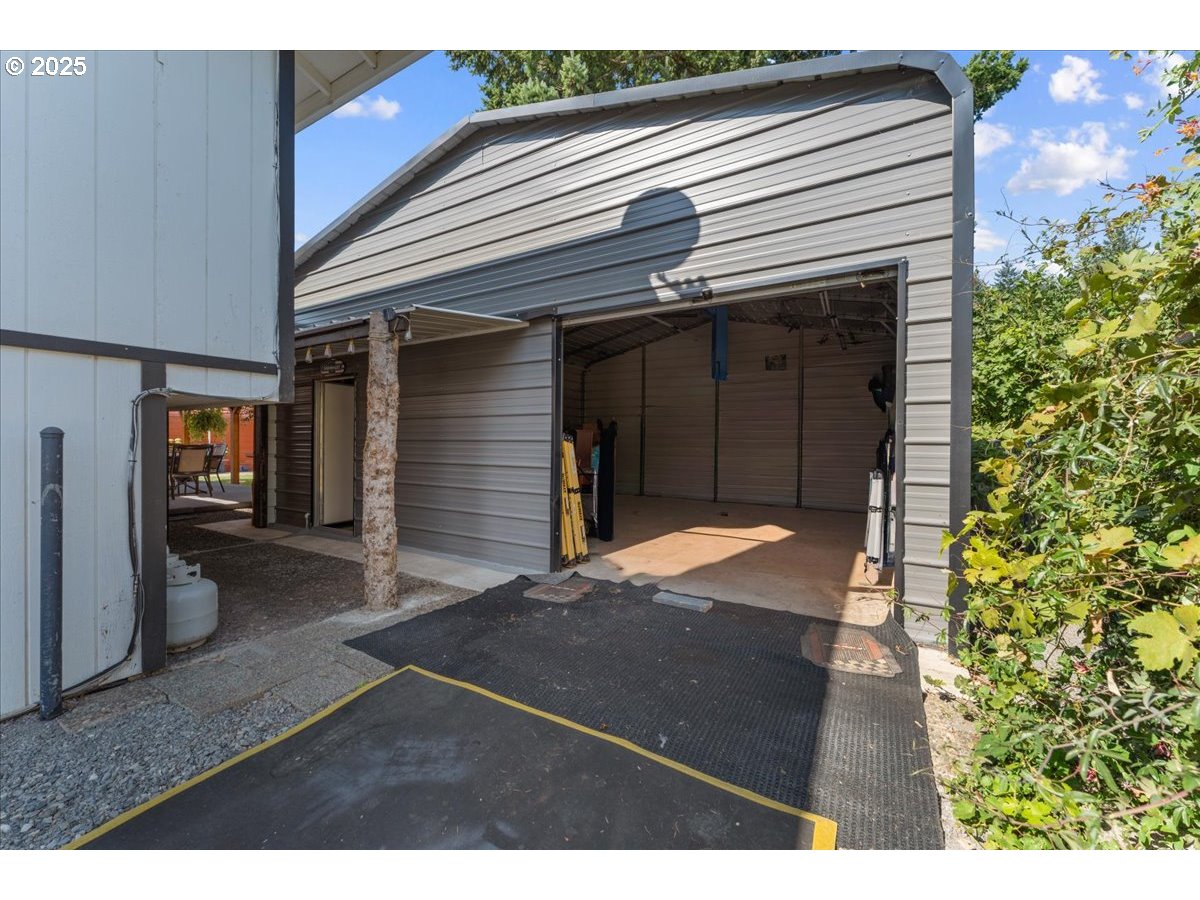 3667 Southwest 2nd Street Gresham, OR 97030 - Photo 13 of 46