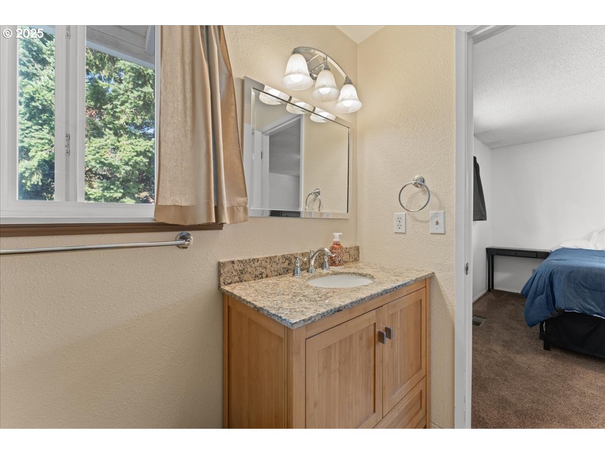 3667 Southwest 2nd Street Gresham, OR 97030 - Photo 33 of 46