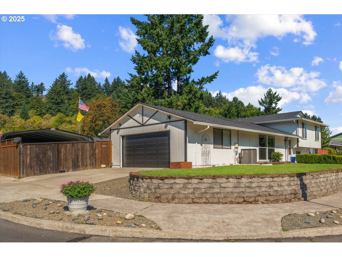 3667 Southwest 2nd Street Gresham, OR 97030 - Photo 4 of 46