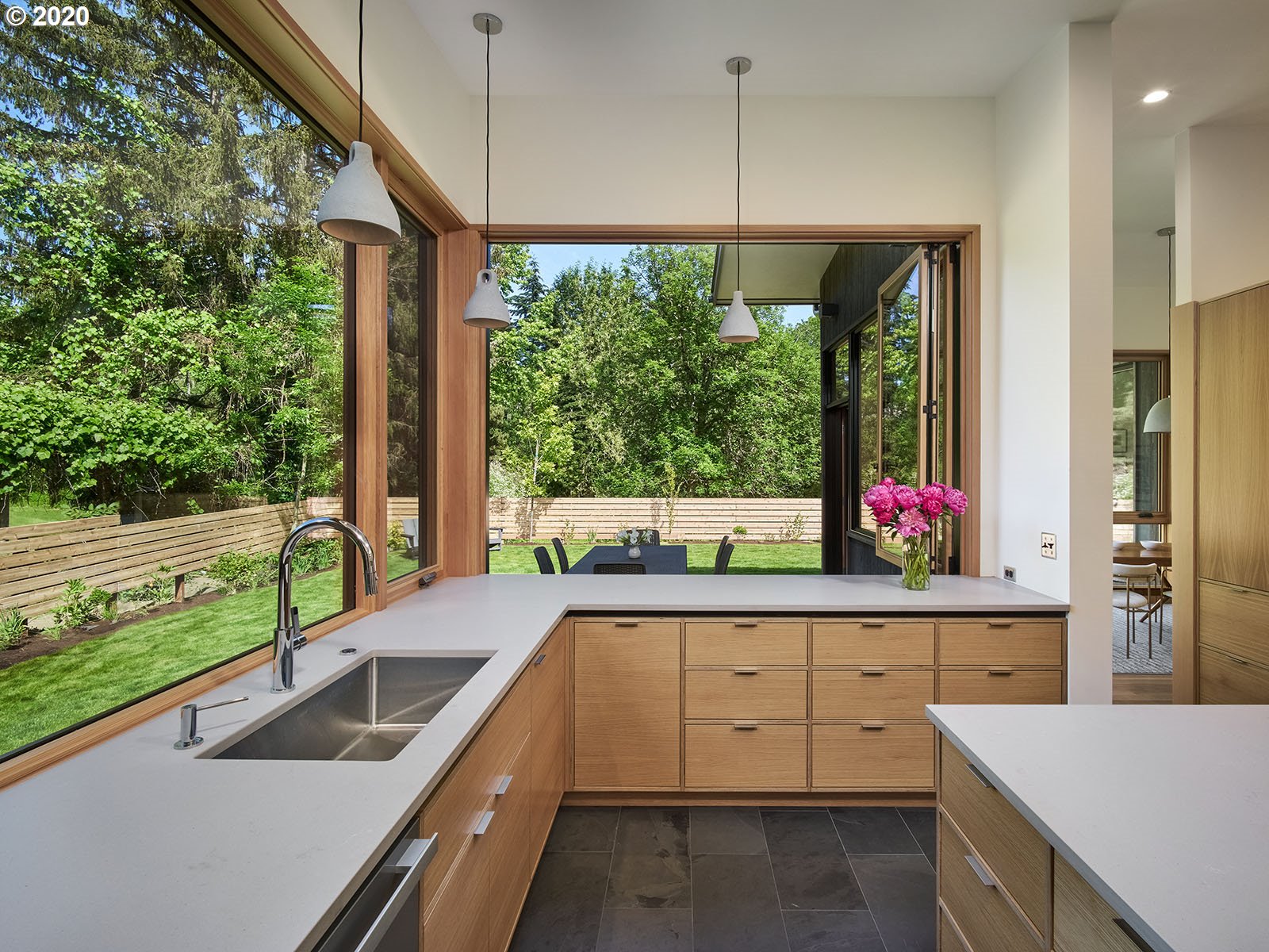 6253 Southwest Hamilton Way Portland, OR 97221 - Photo 11 of 28 Gallery Image 11