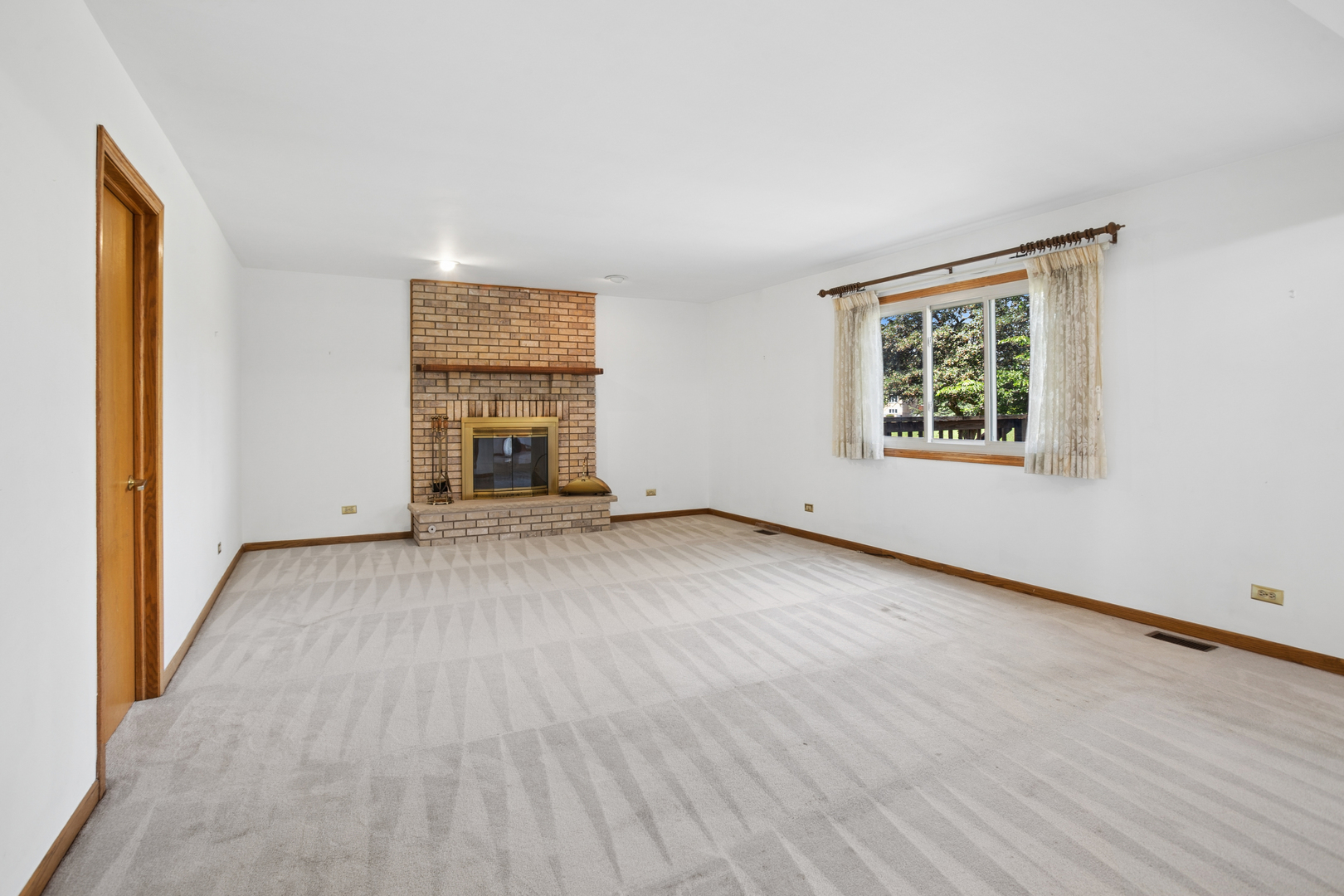 1280 Aspen Way Addison, IL 60101 - Photo 7 of 22