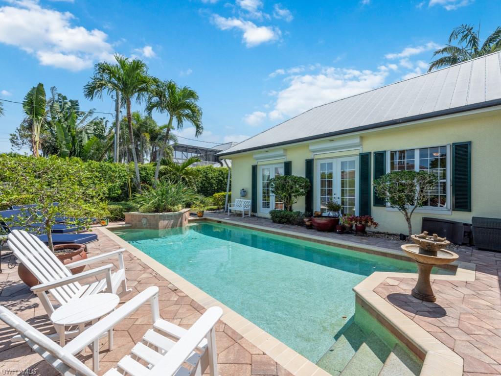 505 Harbour Drive Naples, FL 34103 - Photo 28 of 37 a view of a backyard with plants and a patio