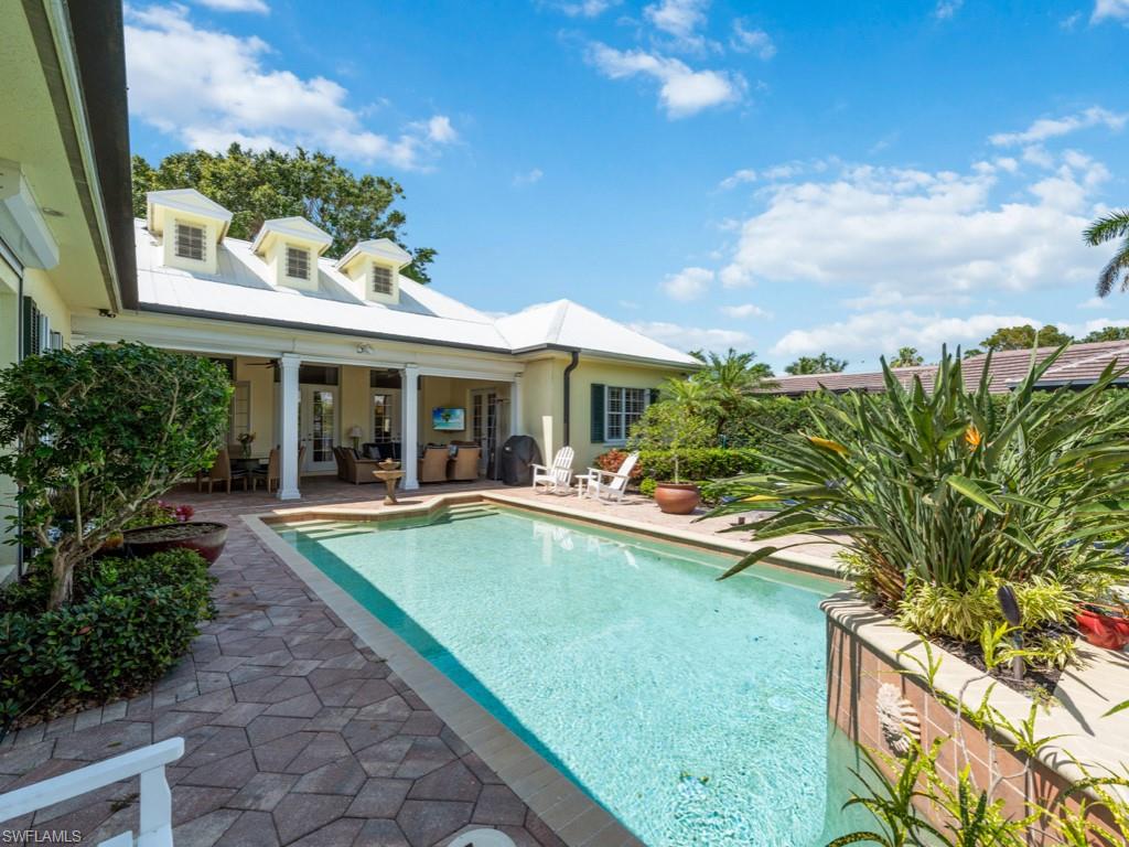 505 Harbour Drive Naples, FL 34103 - Photo 29 of 37 a view of a house with swimming pool and sitting area