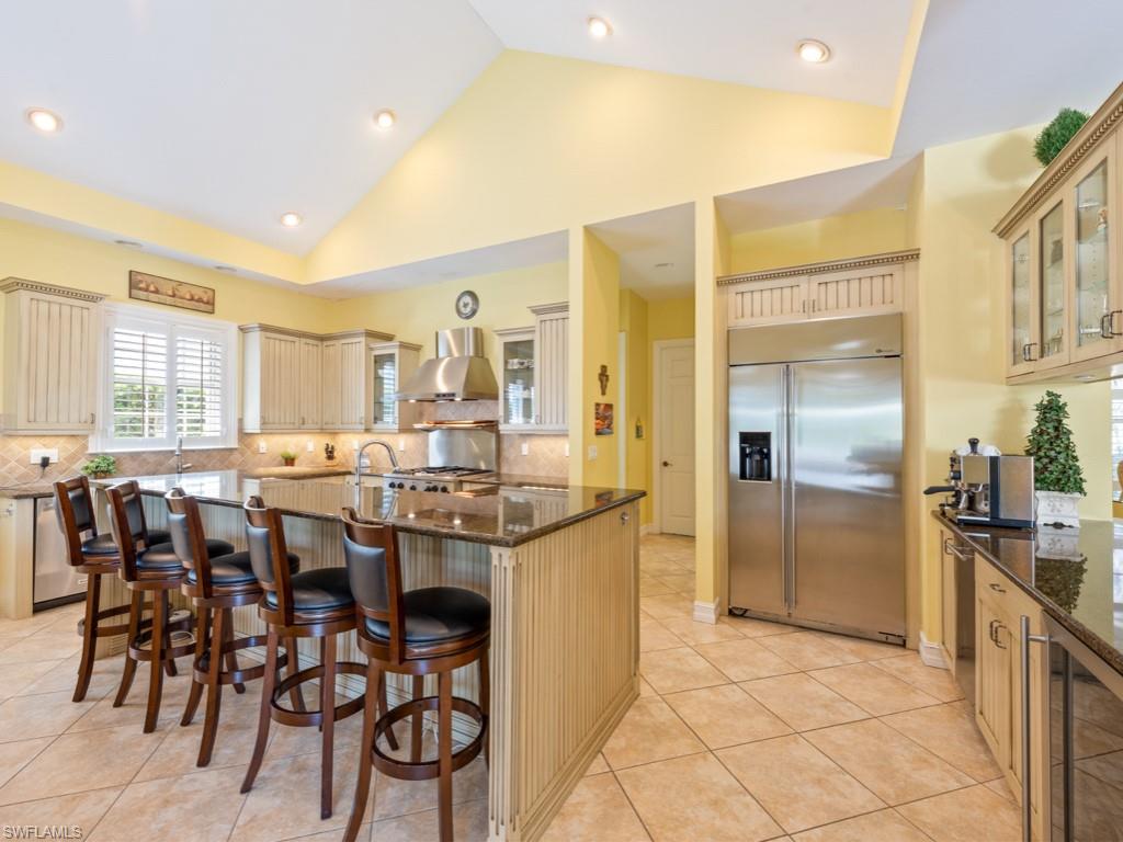 505 Harbour Drive Naples, FL 34103 - Photo 4 of 37 a large kitchen with a table and chairs