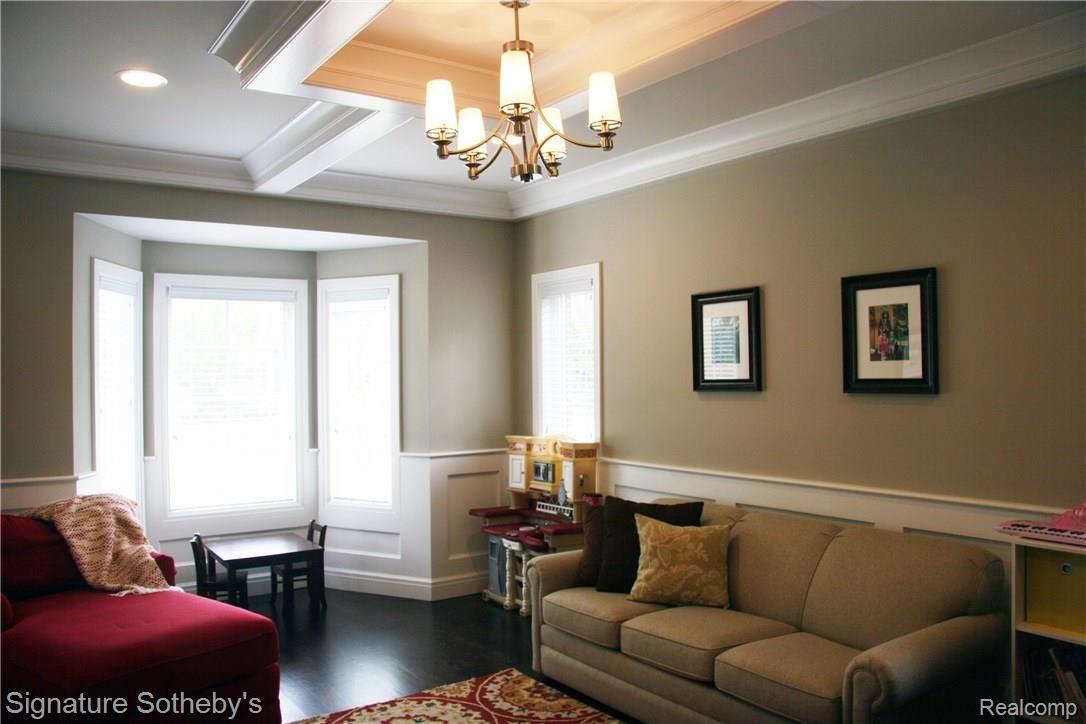 2521 Yorkshire Road Birmingham, MI 48009 - Photo 11 of 24 12.jpg