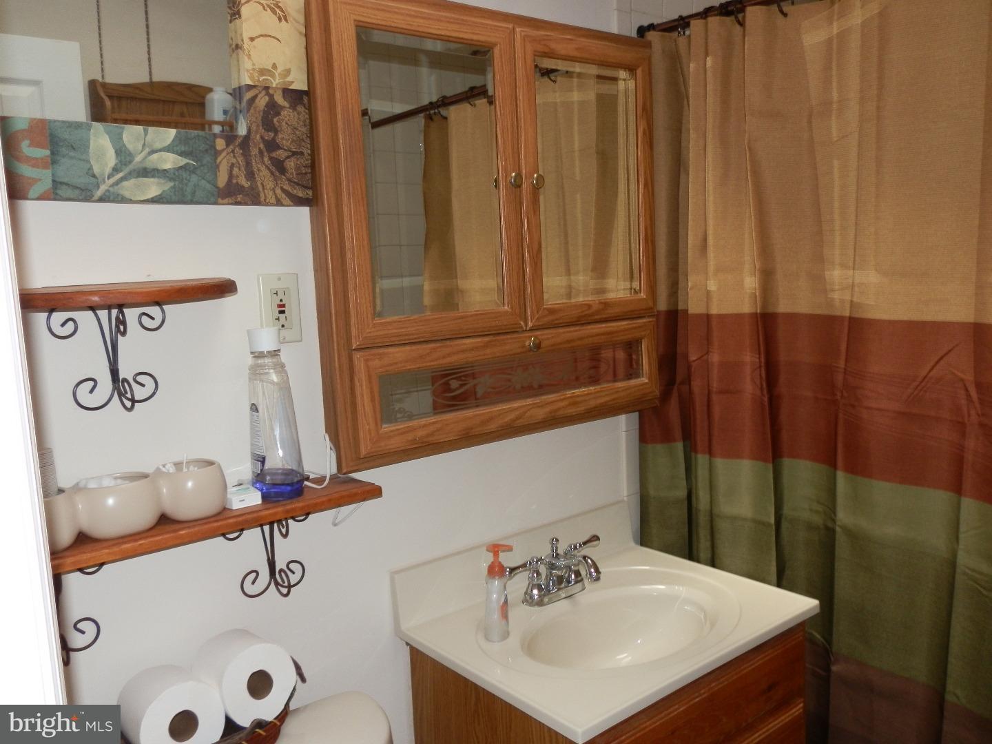 155 Ridgefield Road Philadelphia, PA 19154 - Photo 14 of 23 Bathroom