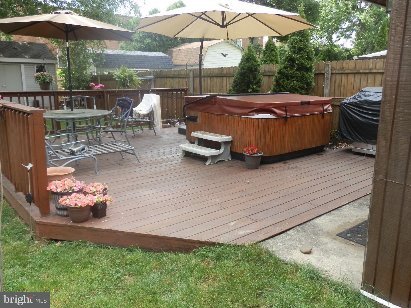 155 Ridgefield Road Philadelphia, PA 19154 - Photo 20 of 23 Deck