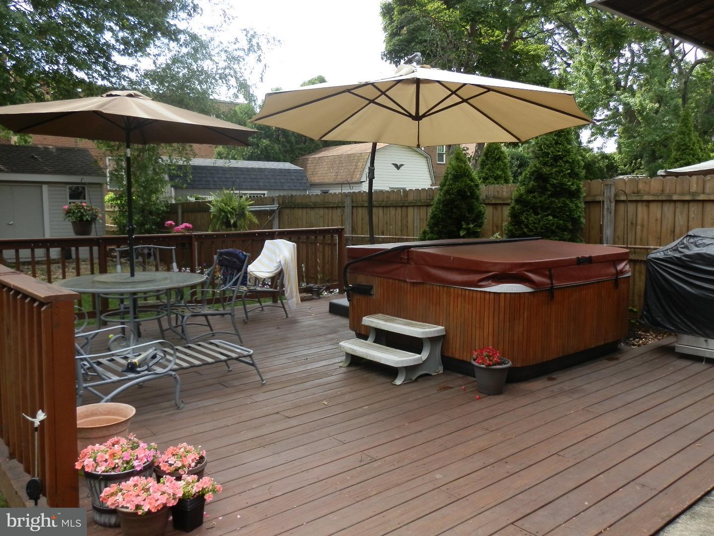 155 Ridgefield Road Philadelphia, PA 19154 - Photo 21 of 23 Deck