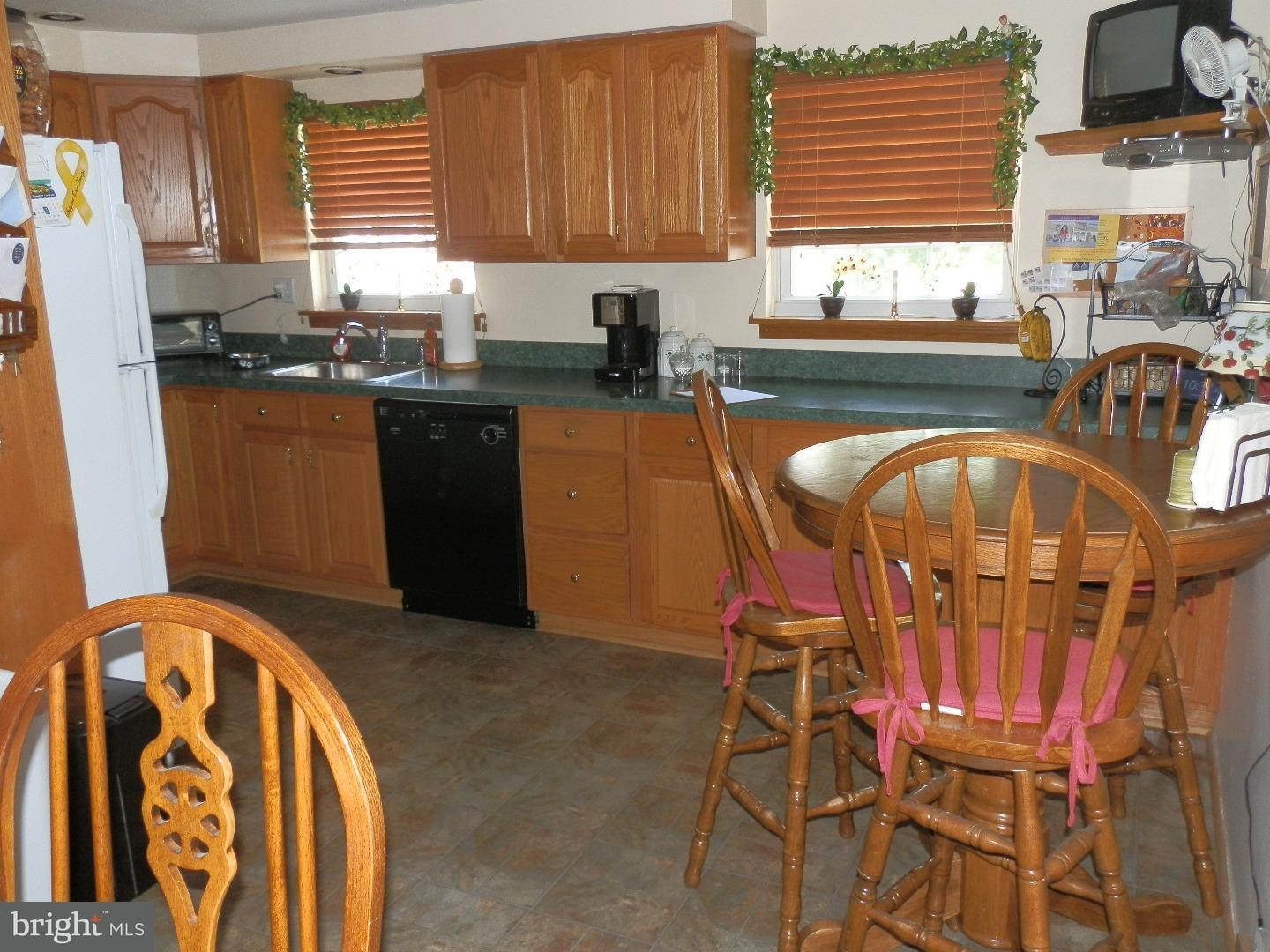 155 Ridgefield Road Philadelphia, PA 19154 - Photo 7 of 23 Kitchen