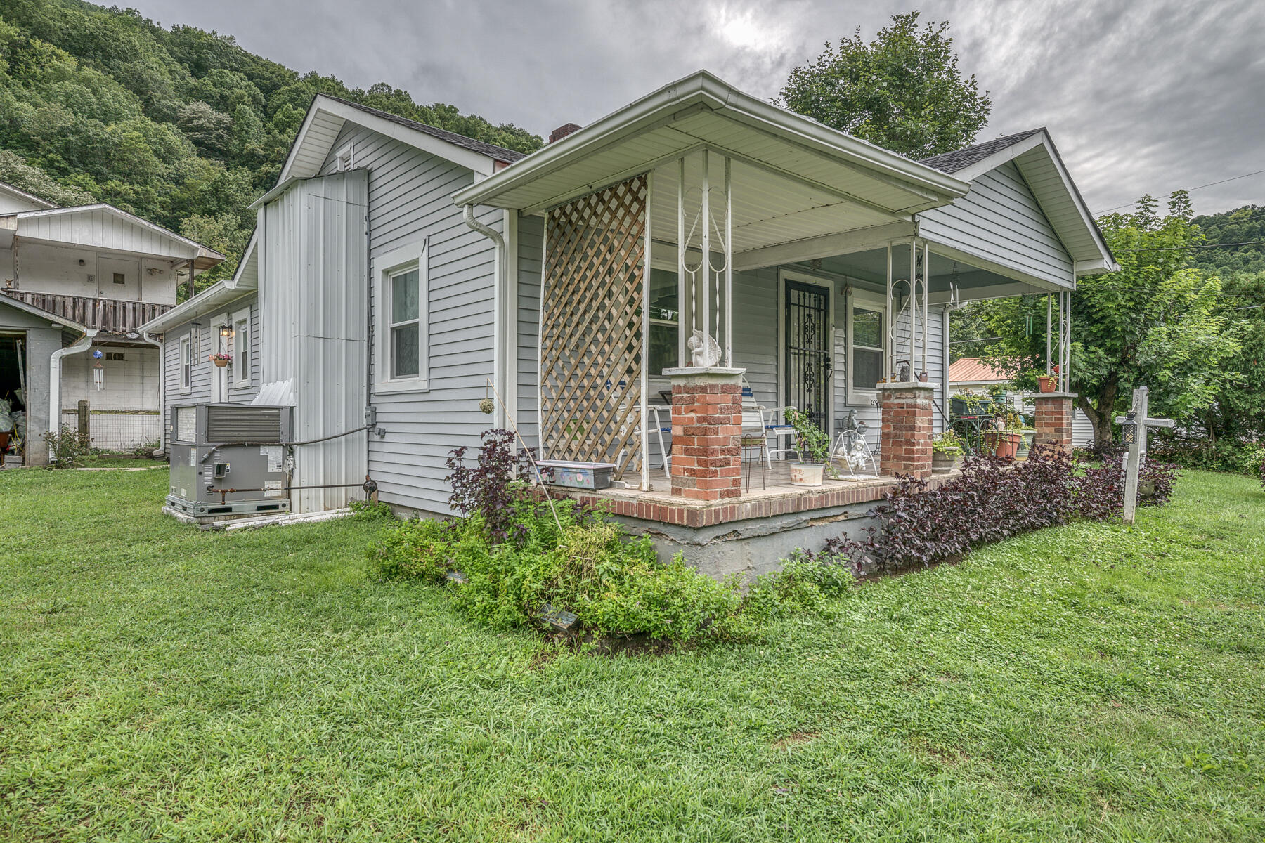 134 Edgewater Rd 3