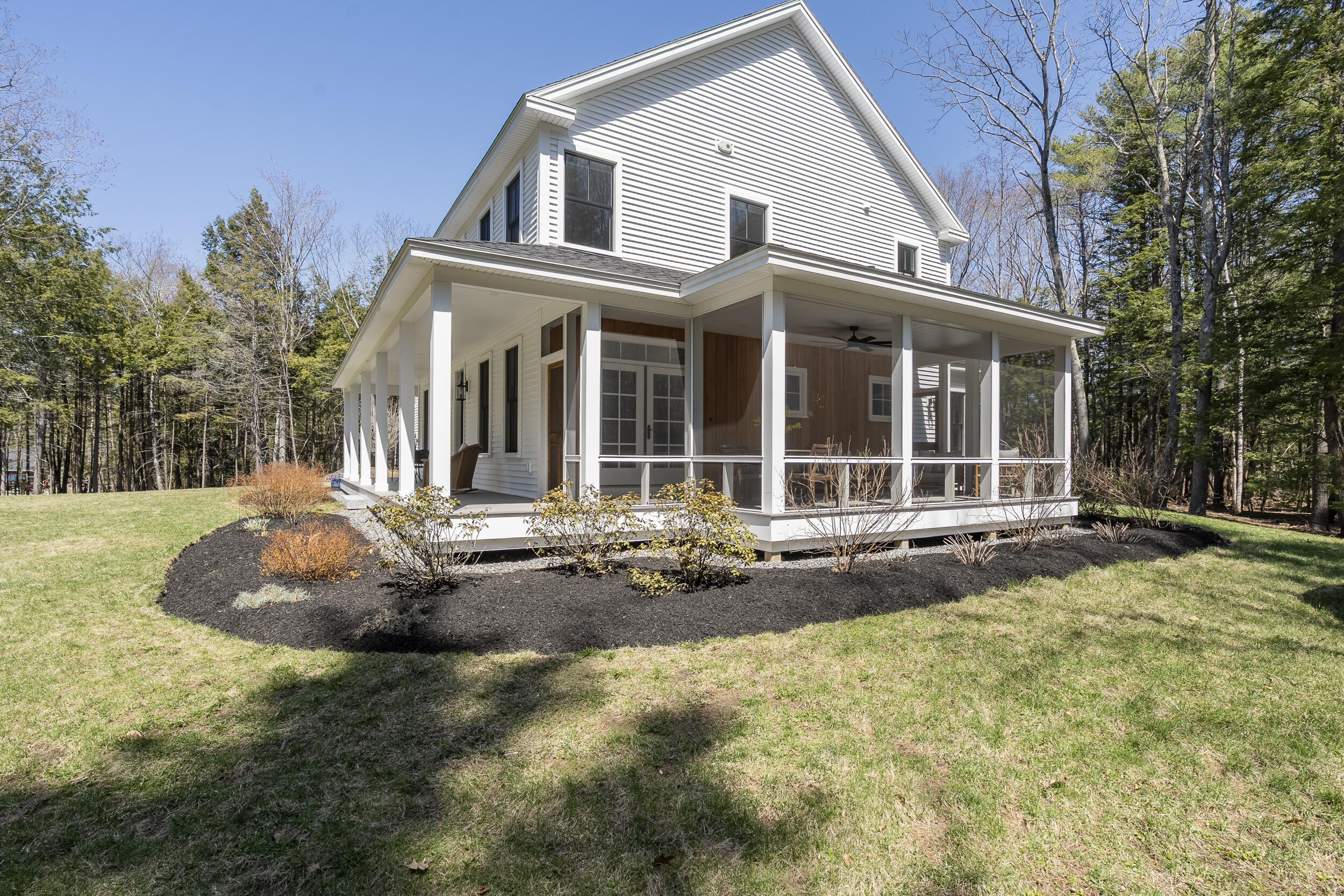 10 Woods Road Falmouth, ME 04105 - Photo 2 of 57 15_10woods-9