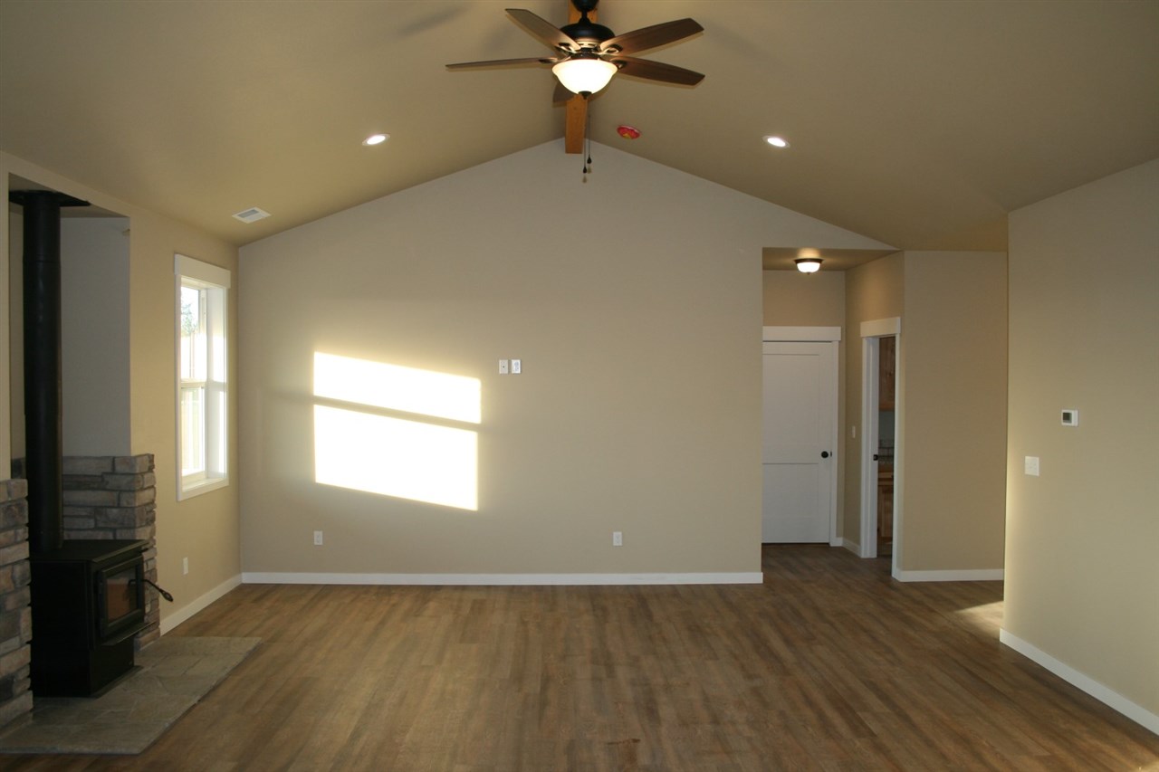 39717 North Hatch Road Deer Park, WA 99006 - Photo 11 of 20 Gallery Image 11