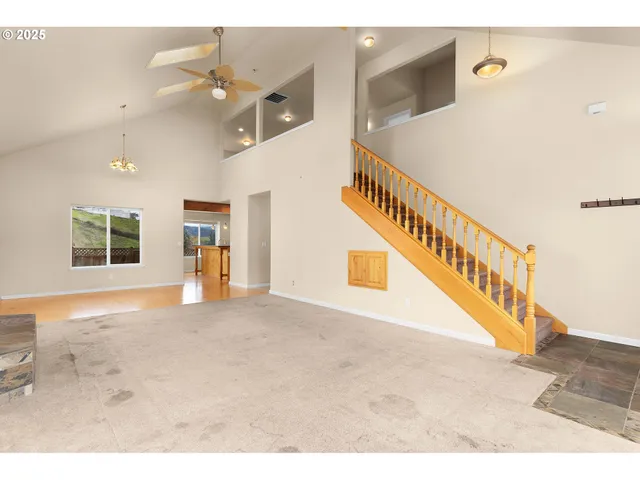 a view of an entryway with a house