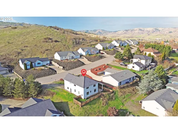 $390,000 | 4467 Melody Lane, Roseburg, OR 97471