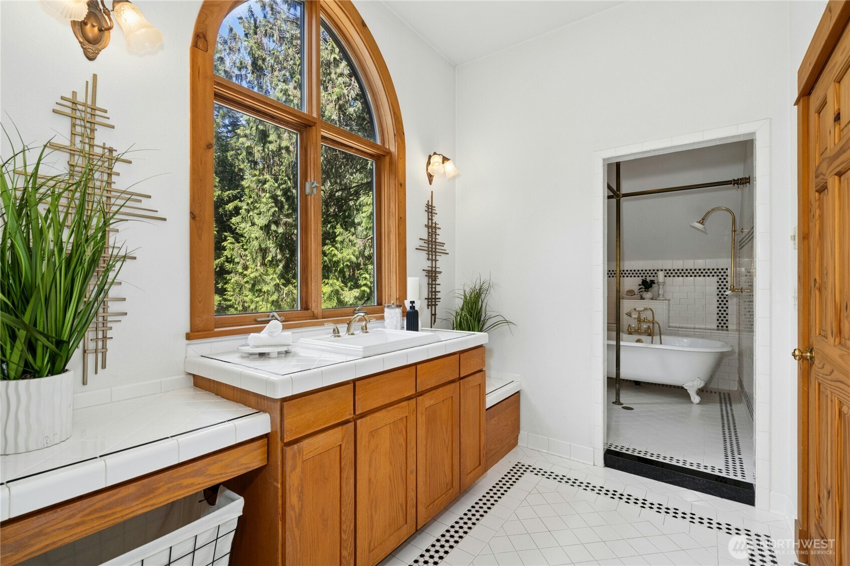 19027 Southeast May Valley Road Issaquah, WA 98027 - Photo 24 of 40