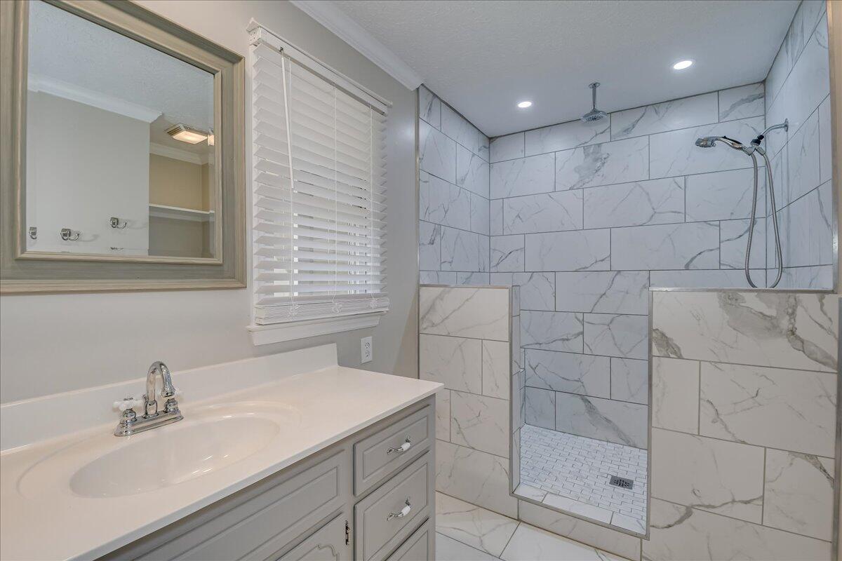 165 Morris Road Thomson, GA 30824 - Photo 14 of 26 Luxurious primary ensuite bathroom