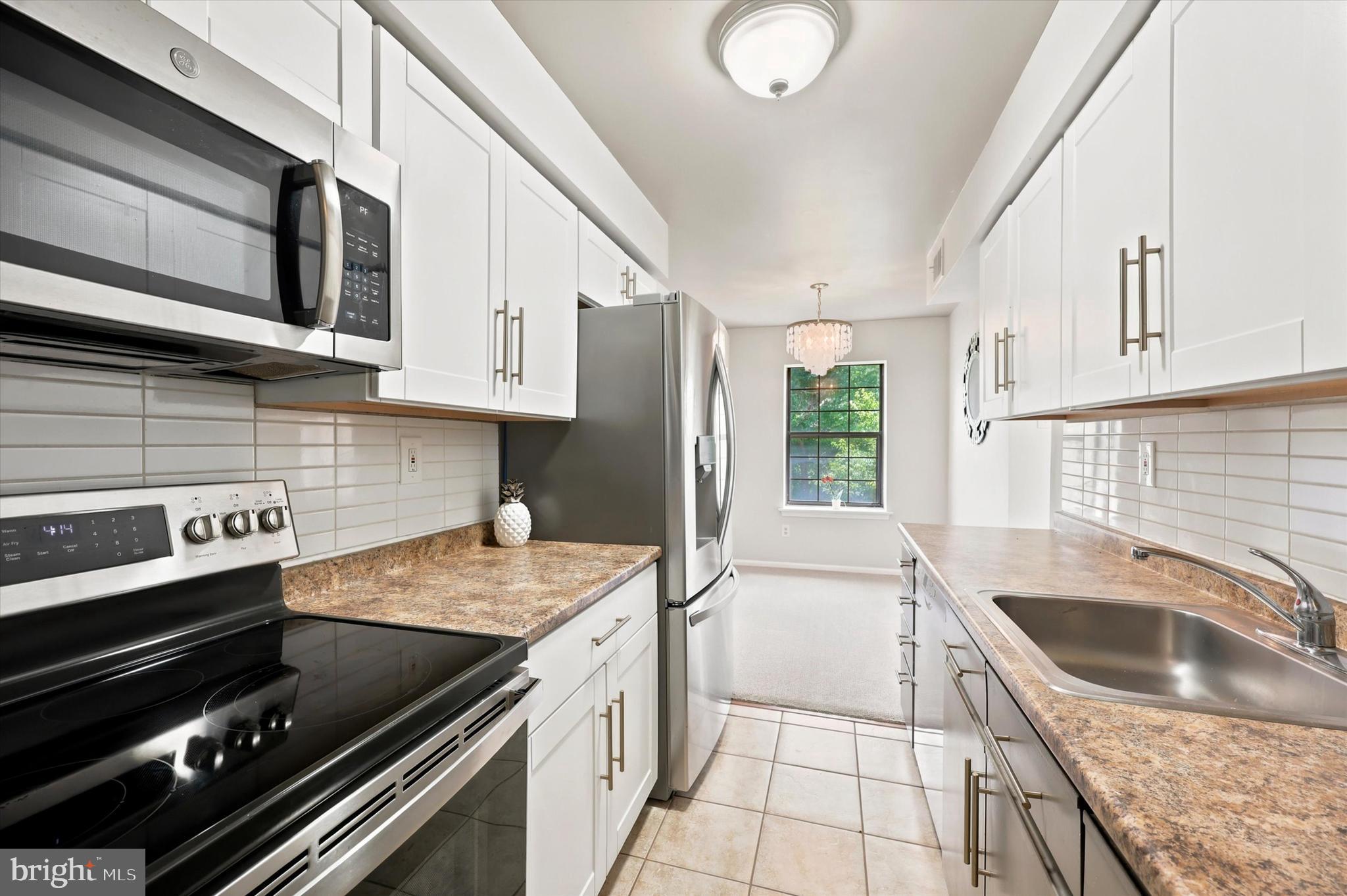 332 Washington Place, Unit 32 Chesterbrook, PA 19087 - Photo 3 of 25