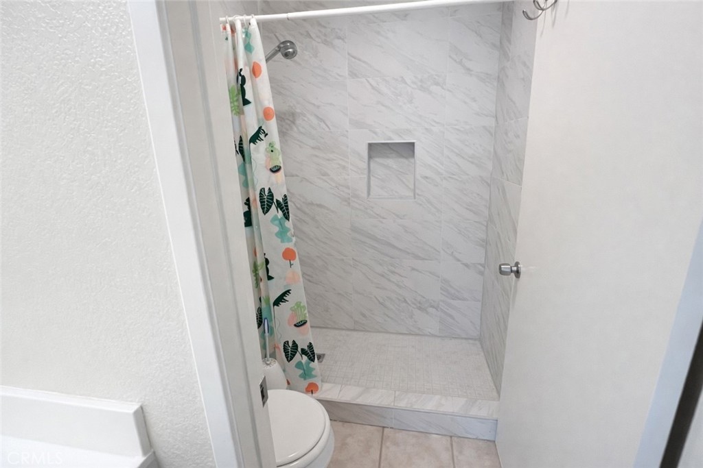 9275 Rancho Park Place Rancho Cucamonga, CA 91730 - Photo 22 of 33 Shared Bathroom Upstairs. Image has been altered and does not portray the property as it exists today. Certain elements may have been deleted, color, brightness and contrast have been edited.