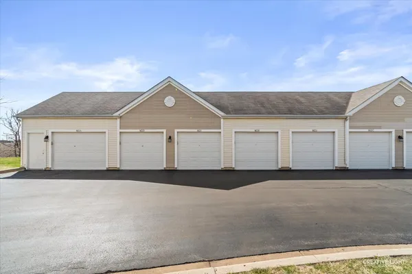 $210,000 | 162 Bertram Drive, Unit I, Yorkville, IL 60560