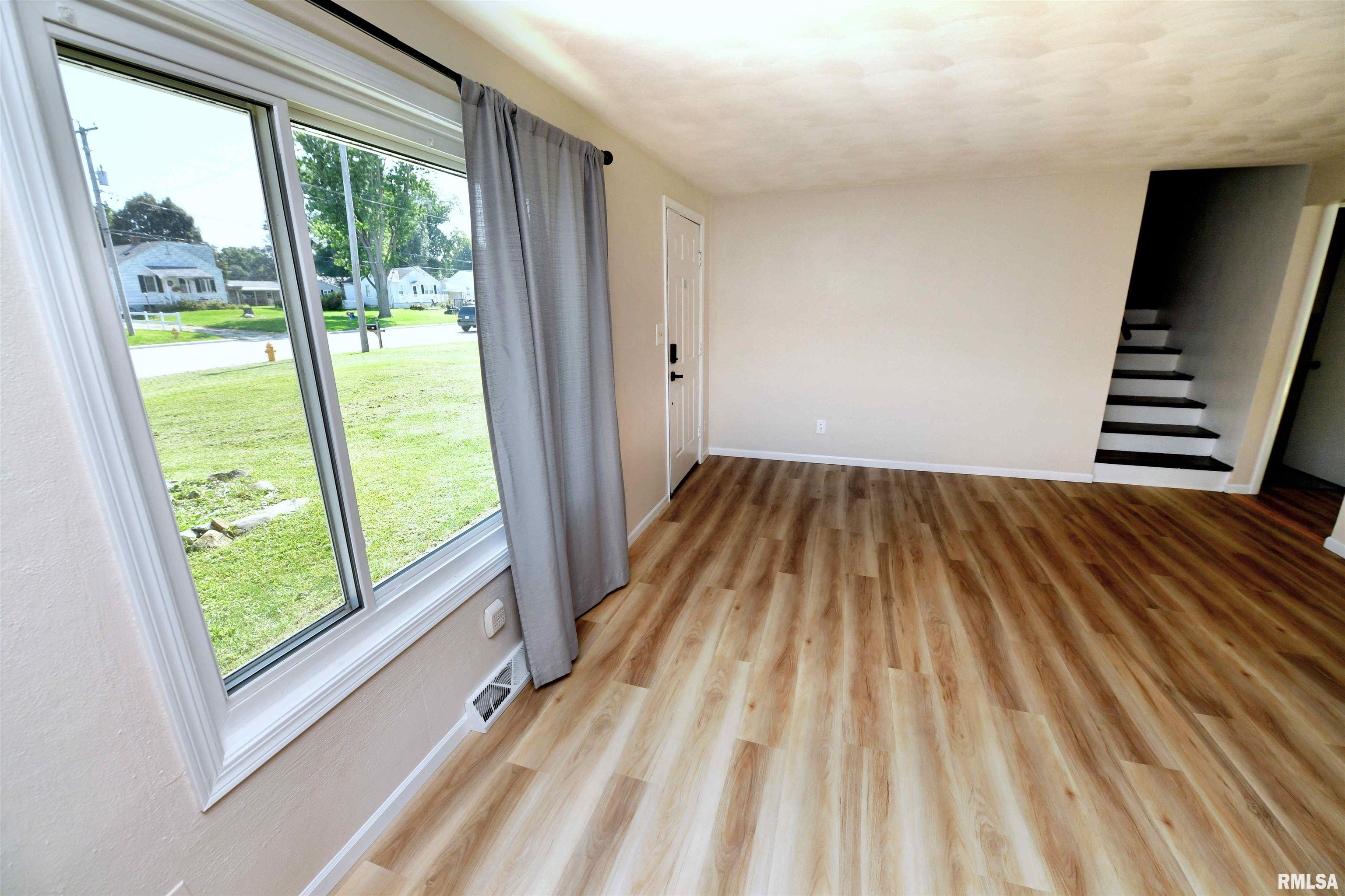 1614 Springfield Road East Peoria, IL 61611 - Photo 6 of 67 Gallery Image 6