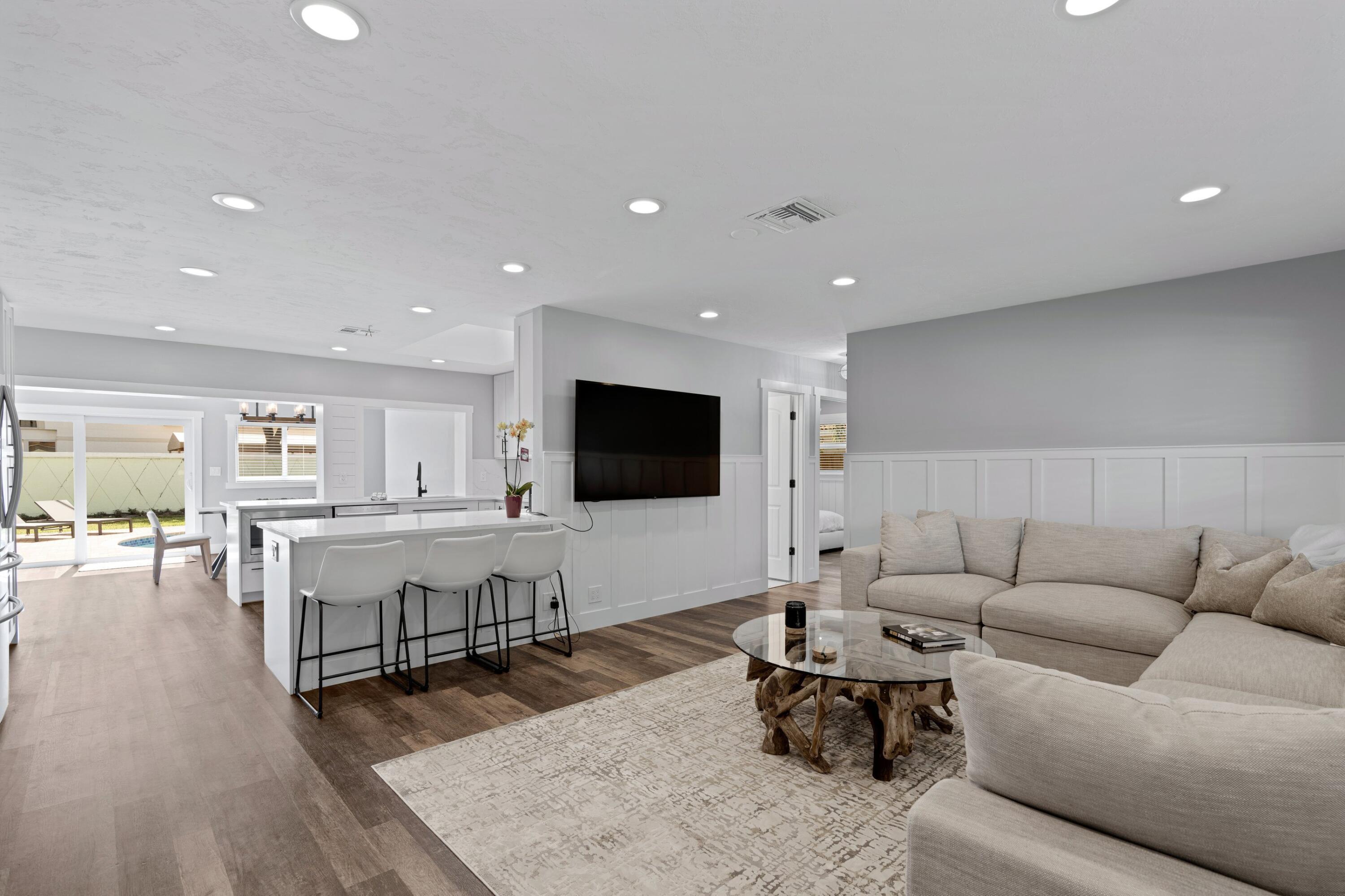 3798 Northwest 2nd Court Boca Raton, FL 33431 - Photo 5 of 31 Kitchen Bar