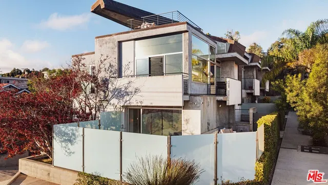 $2,695,000 | 235 Ocean Park Boulevard, Unit 1, Santa Monica, CA 90405