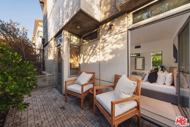 $2,695,000 | 235 Ocean Park Boulevard, Unit 1, Santa Monica, CA 90405